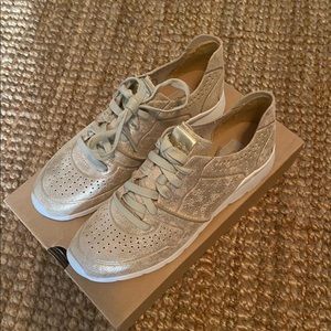 UGG GOLD SHIMMER SNEAKERS